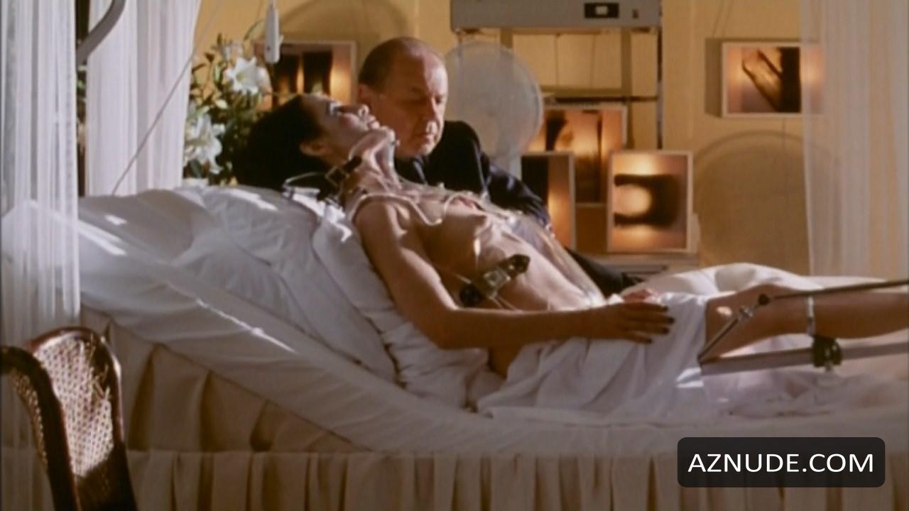 Polly Walker in 81/2 Women, photo 56