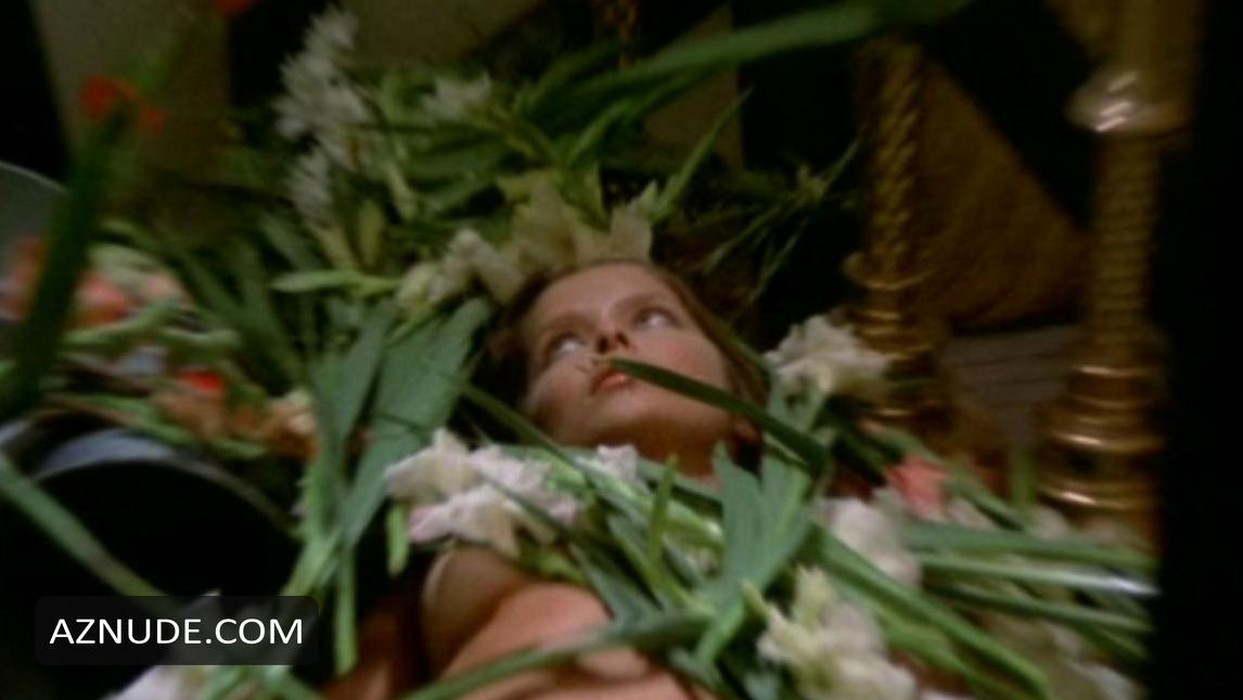 Barbara Bach in Short Night of Glass Dolls, photo 1