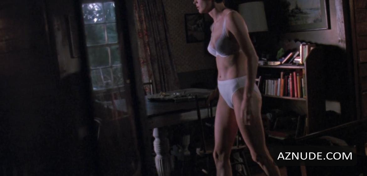Sean Young in Love Crimes, photo 28