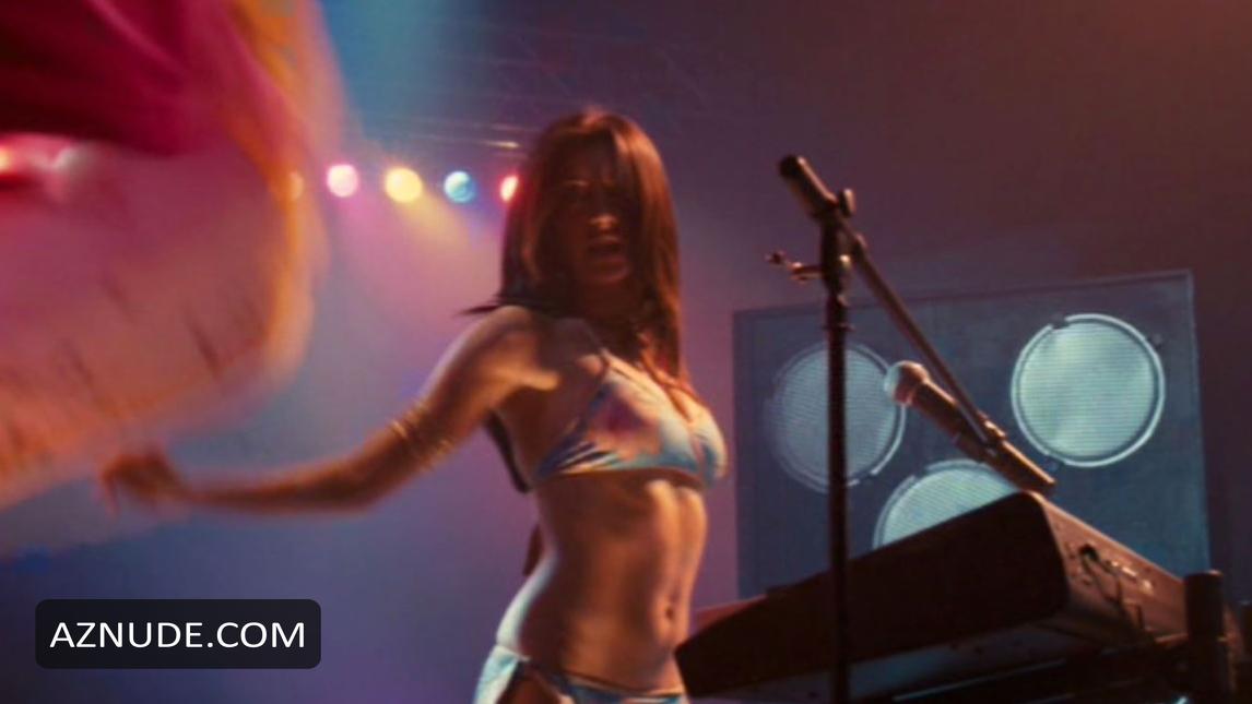 Noureen DeWulf in The Comebacks, photo 1