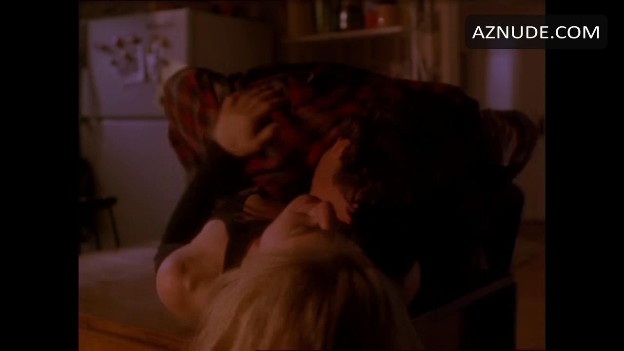 Linda Hamilton in Separate Lives, photo 2