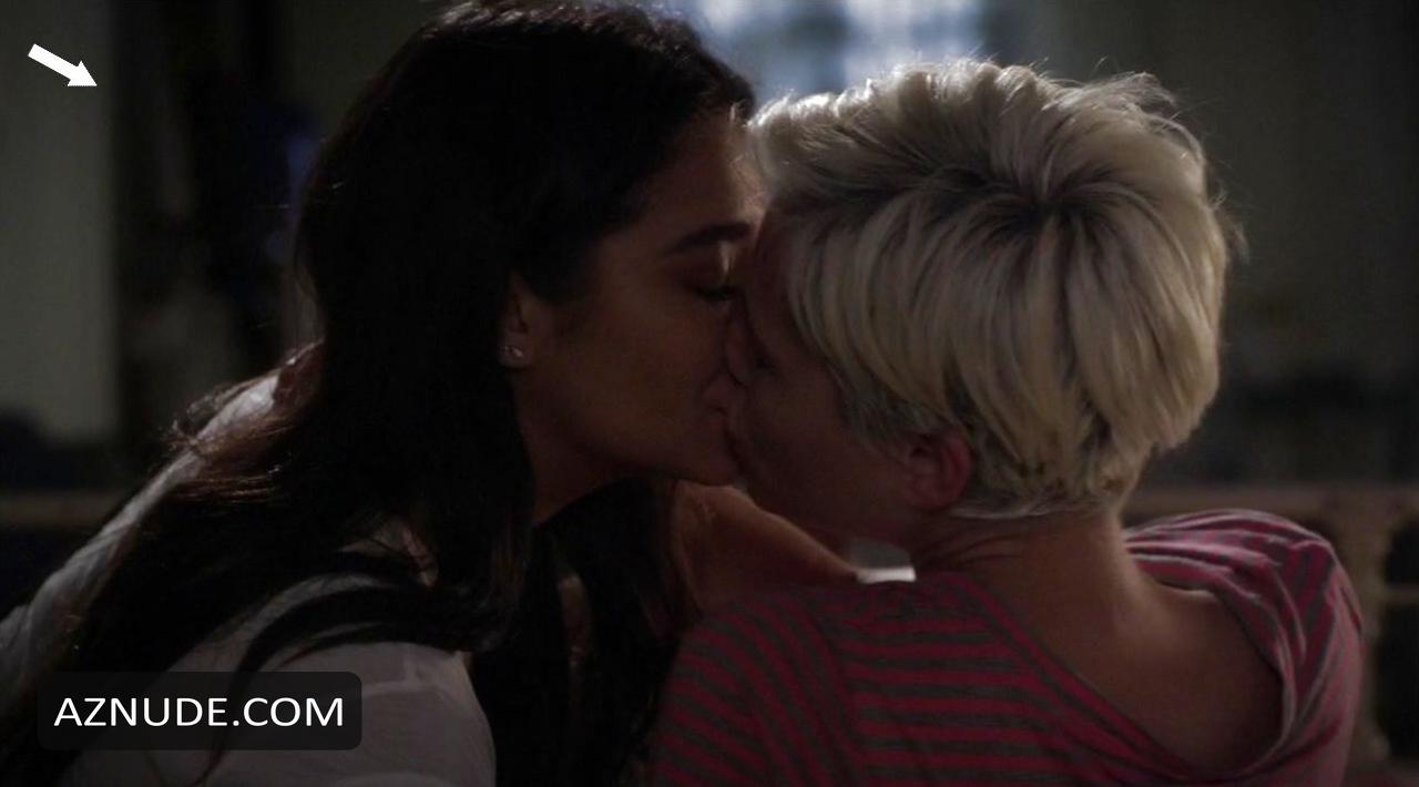 Shay Mitchell in Pretty Little Liars, photo 1