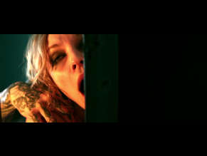 Julia Sandberg Hansson in Junkie, photo 10
