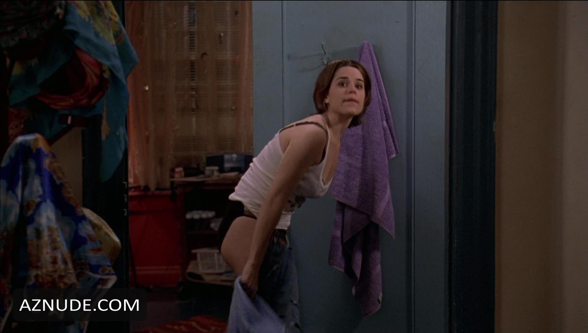 Neve Campbell in Three to Tango, photo 4