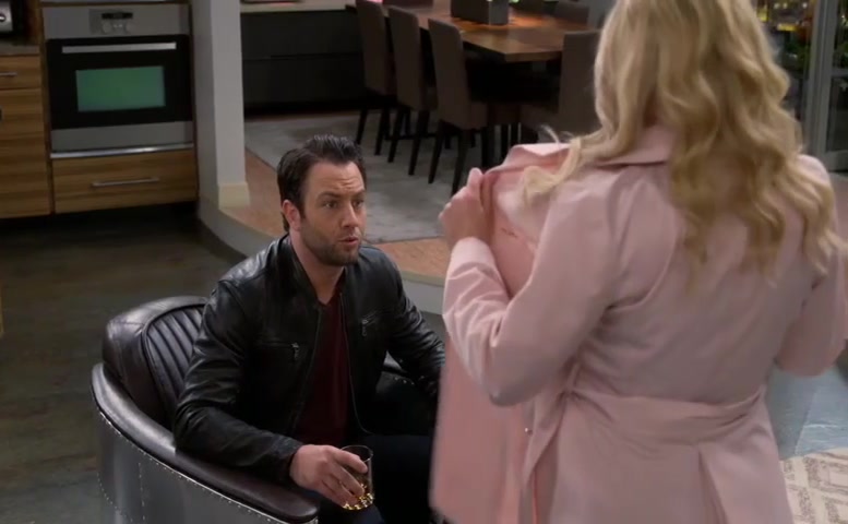 Emily Osment in Young & Hungry (2014-), photo 44