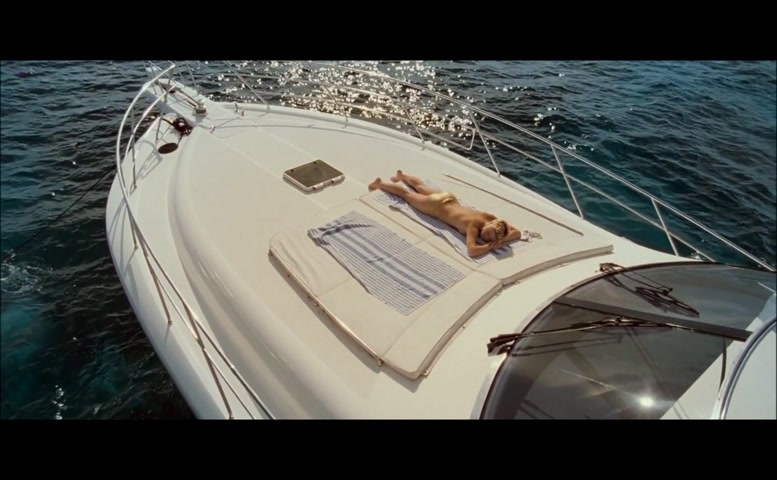 Ashley Scott in Into The Blue, photo 16