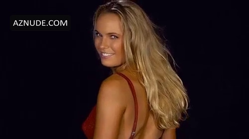 Caroline Wozniacki in Sports Illustrated: Swimsuit 2016, photo 8