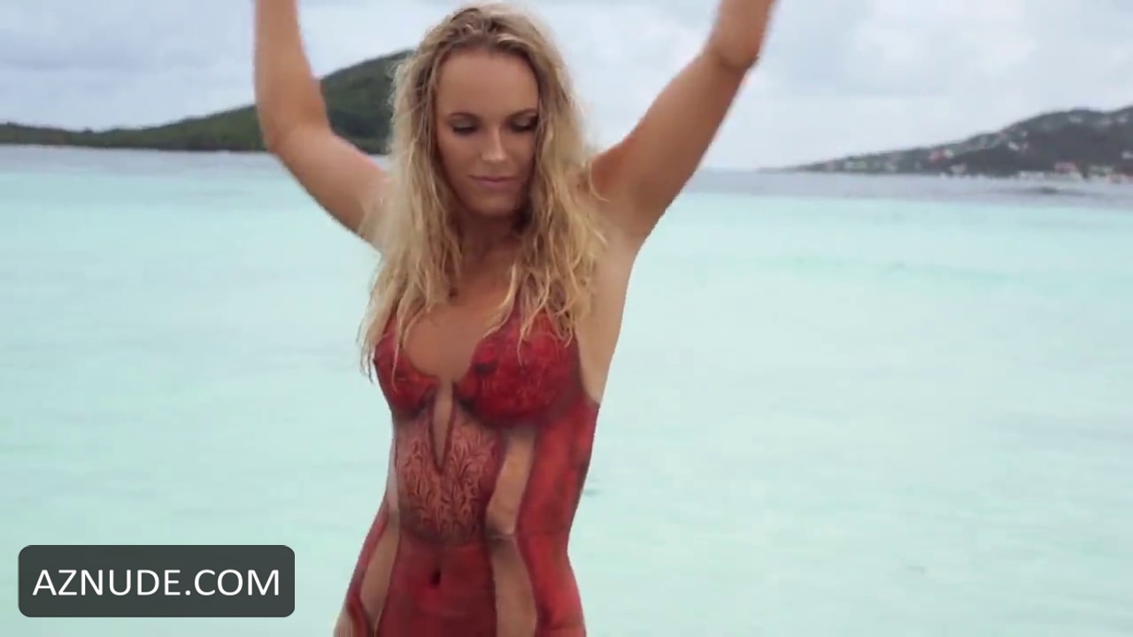 Caroline Wozniacki in Sports Illustrated: Swimsuit 2016, photo 5