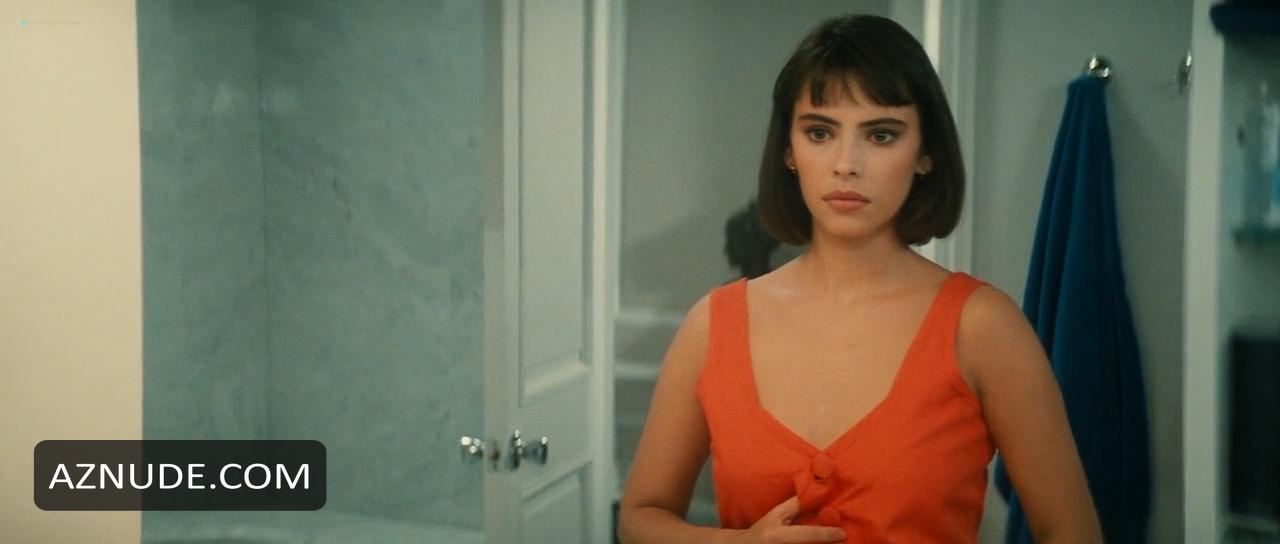 Mathilda May in Trois places pour le 26, photo 1