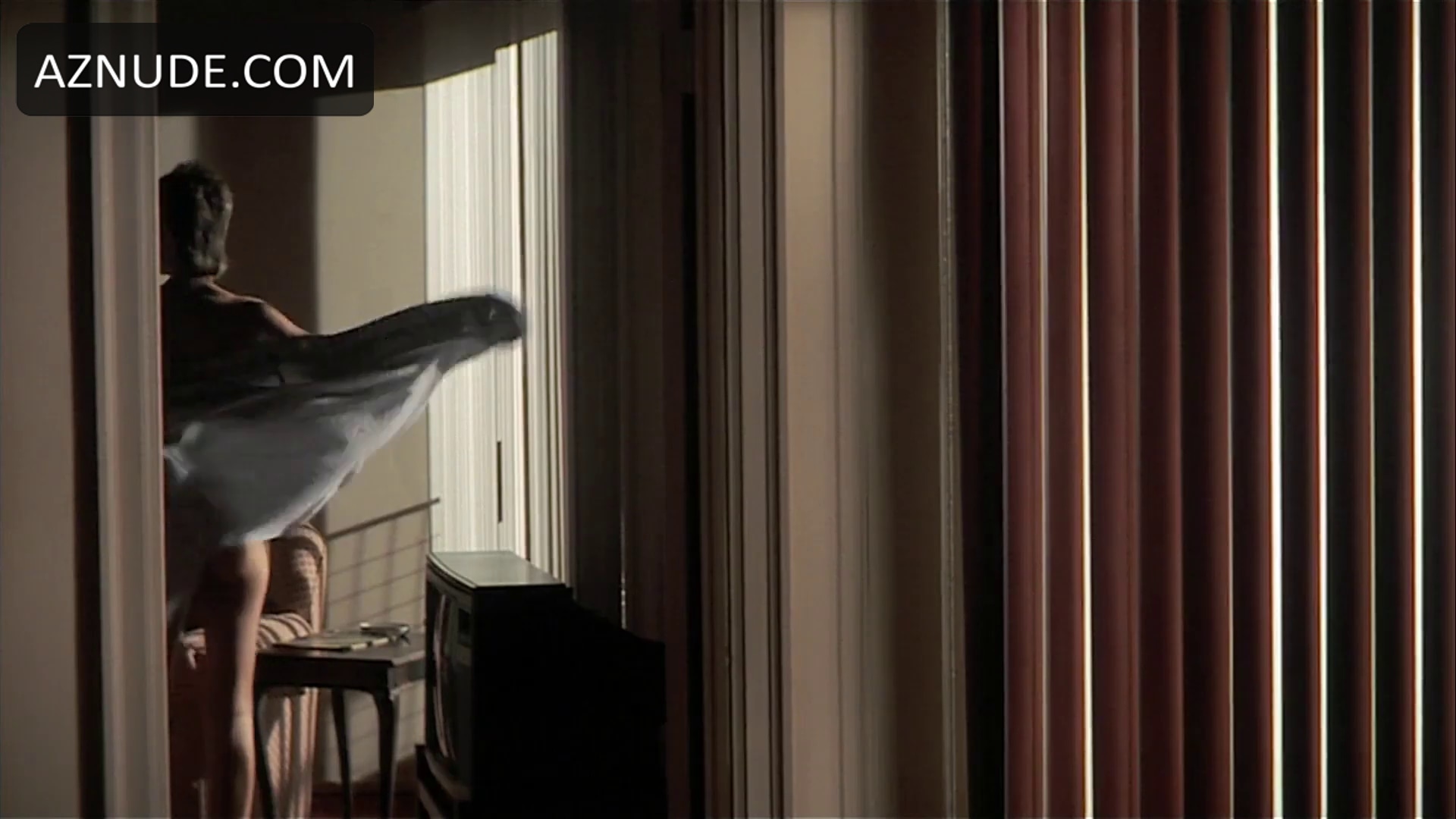 Jamie Lee Curtis in Perfect, photo 9