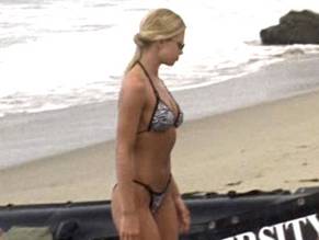 Jaime Pressly in Pinata: Survival Island, photo 16