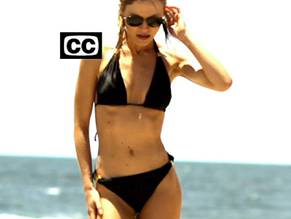 Gabriella Pession in Wilfred, photo 7