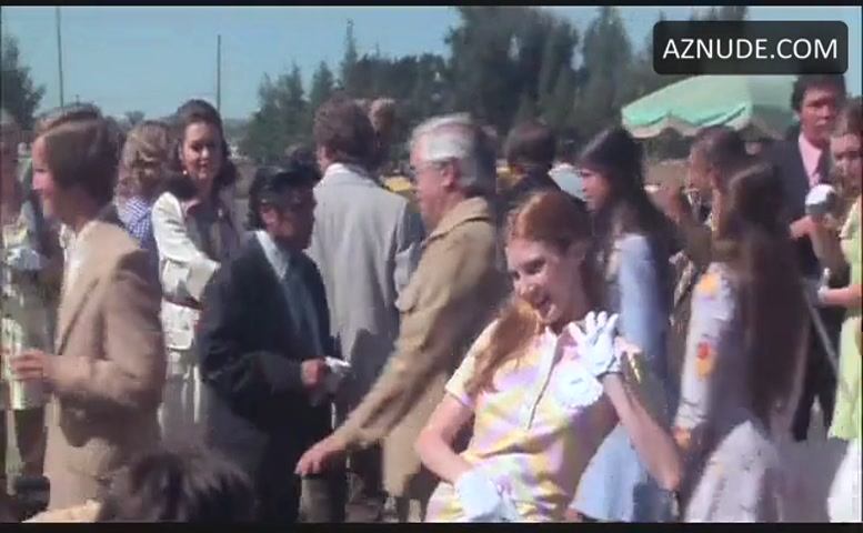Annette Otoole in Smile, photo 4