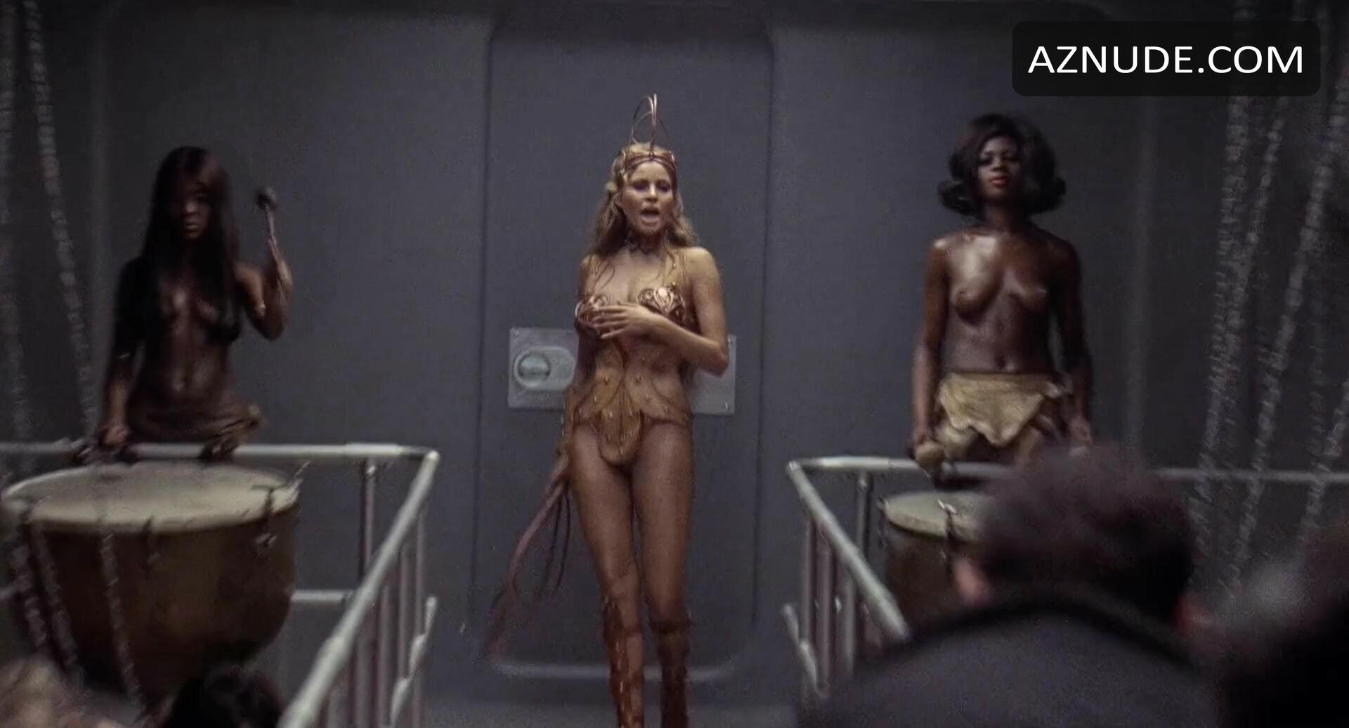 Raquel Welch in The Magic Christian, photo 17