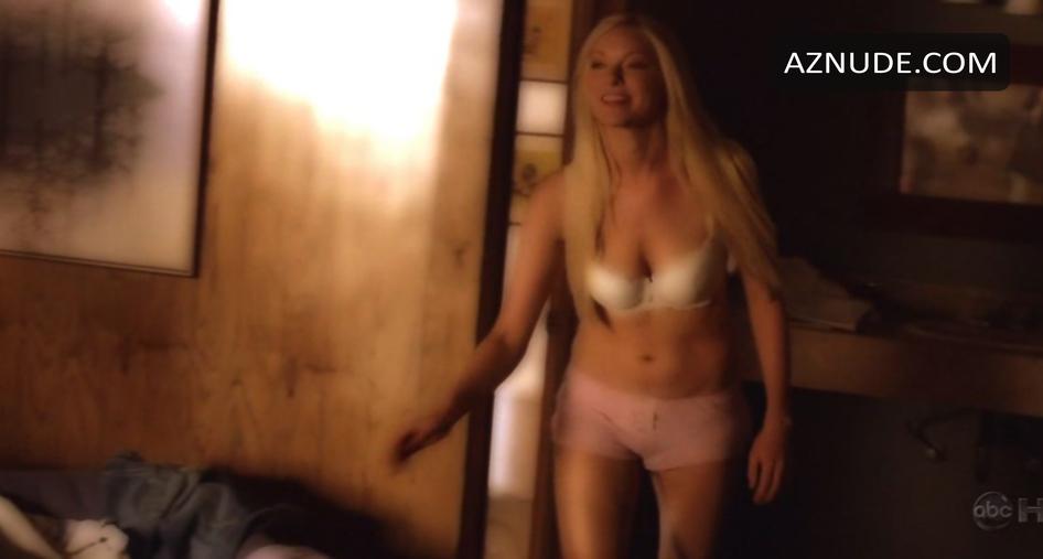 Laura Prepon in October Road, photo 0