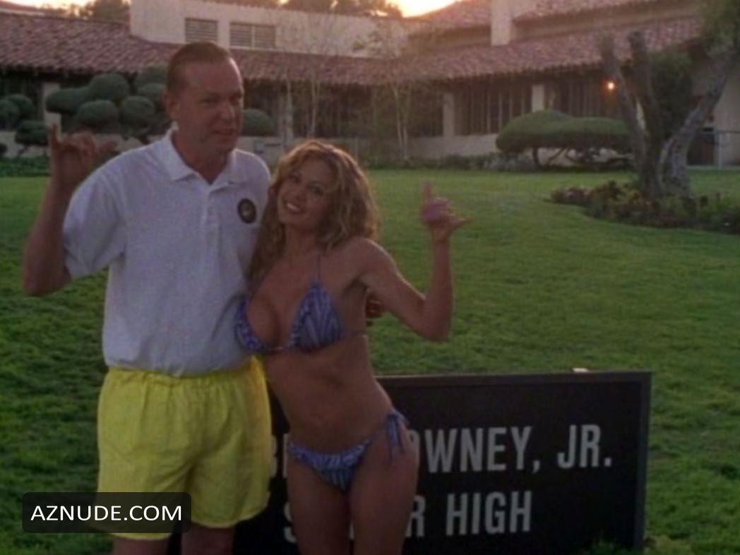 Michelle Ruben in Son of the Beach (2000-2002), photo 16