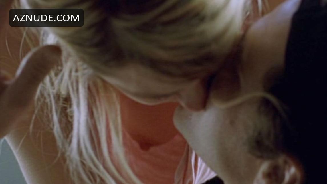 Nadia Townsend in Puppy, photo 7