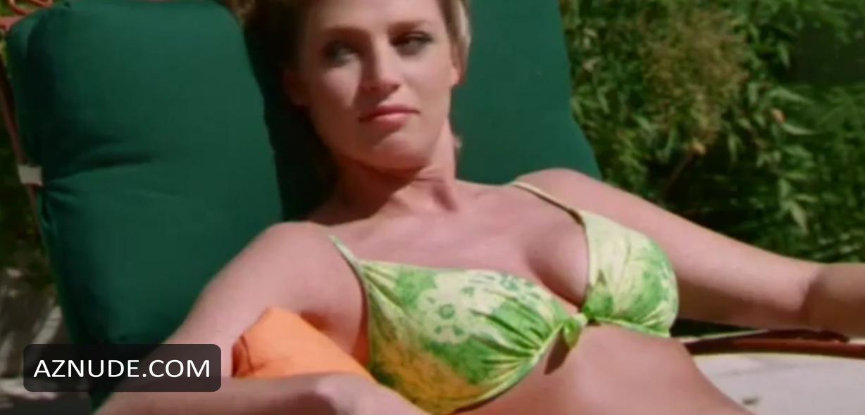 Leah Lail in V.i.p., photo 9