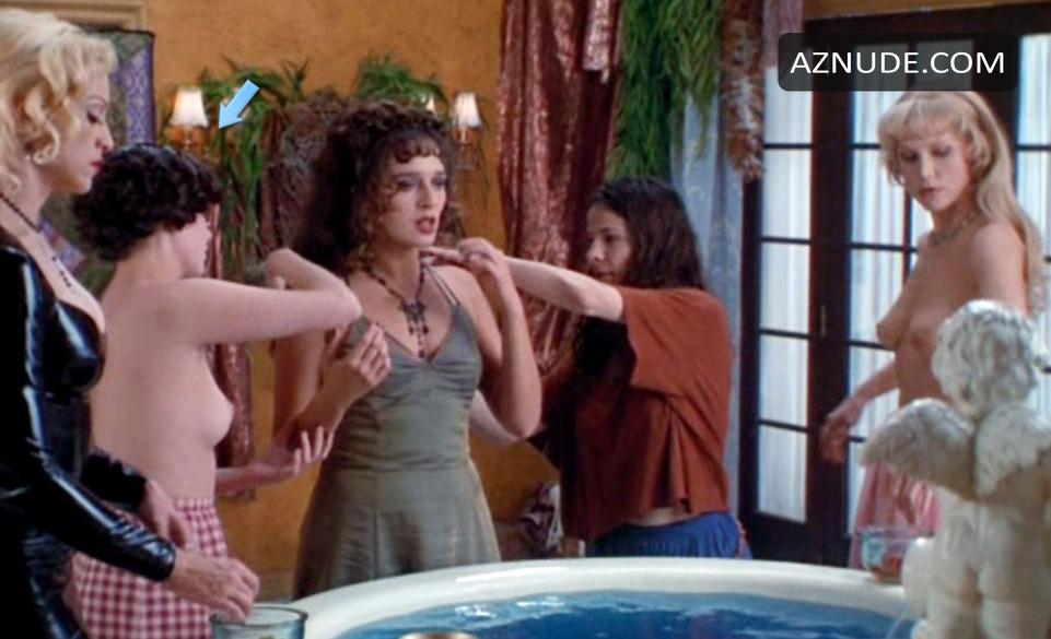 Ione Skye in Four Rooms, photo 4