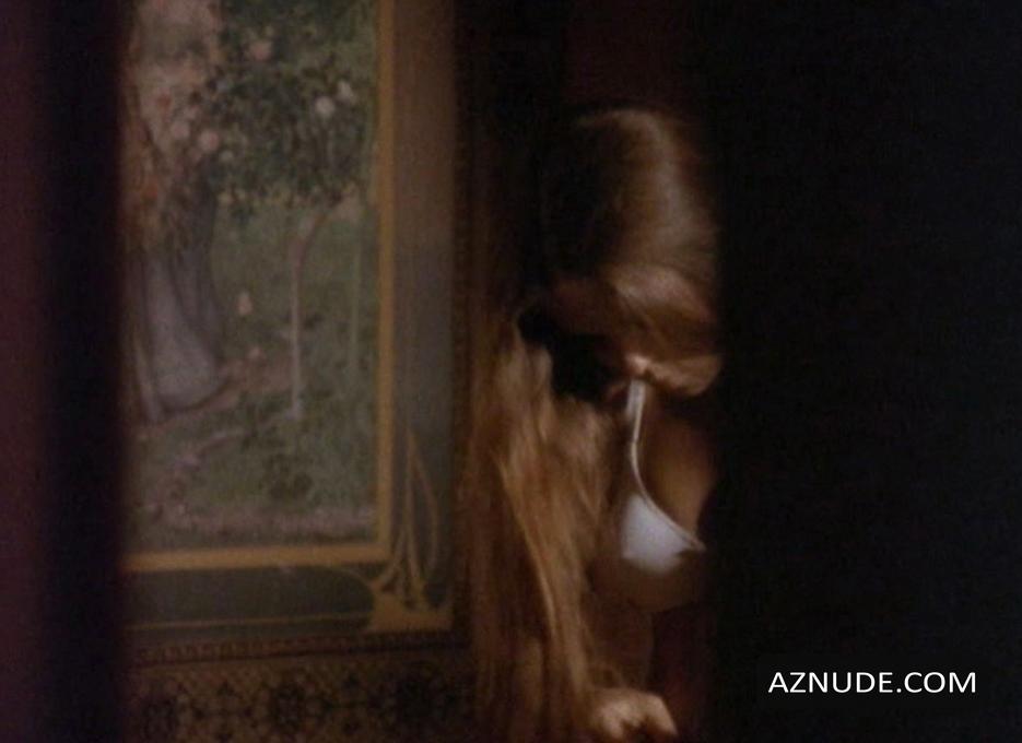 Barbara Bach in Black Belly Of The Tarantula, photo 3