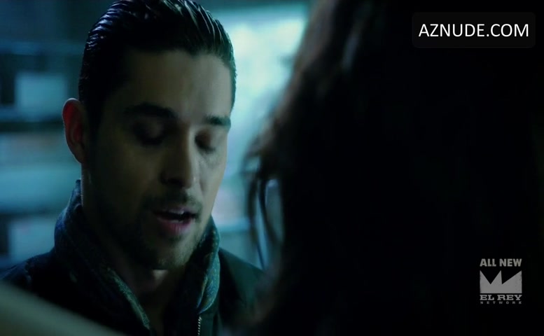 Eiza Gonzalez in From Dusk Till Dawn: The Series (2014-2015), photo 1
