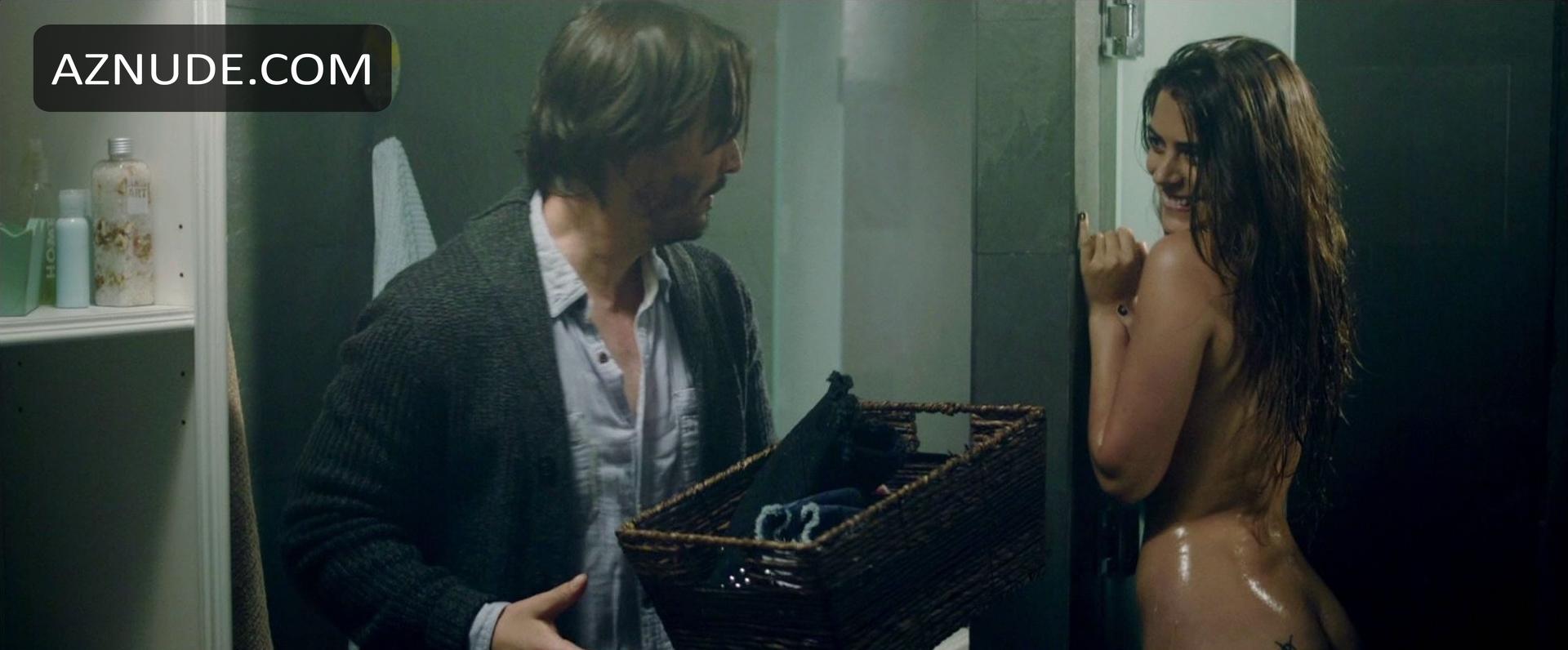 Lorenza Izzo in Knock Knock, photo 1