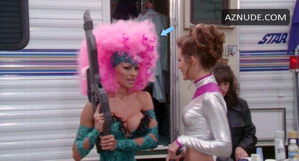 Pamela Anderson in V.i.p., photo 1