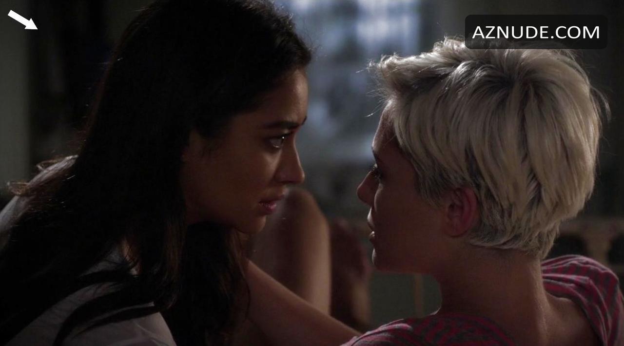 Shay Mitchell in Pretty Little Liars, photo 1