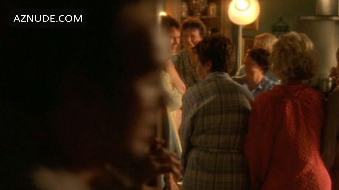 Celia Imrie in Calendar Girls, photo 1