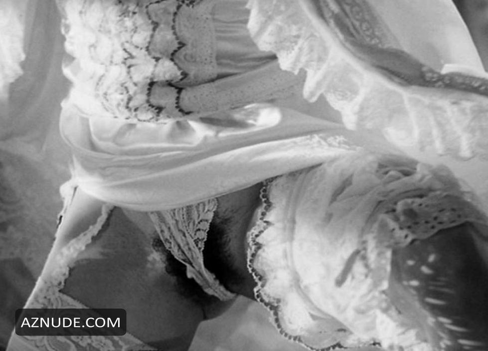 Meredyth Herold in Singapore Sling, photo 1