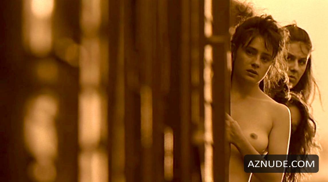Anouk Grinberg in Merci La Vie, photo 1
