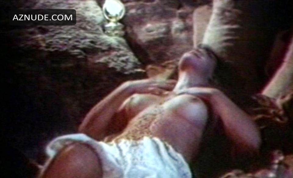 Edwige Fenech in Alle Dame Del Castello Piace Fare Solo Quello, photo 8
