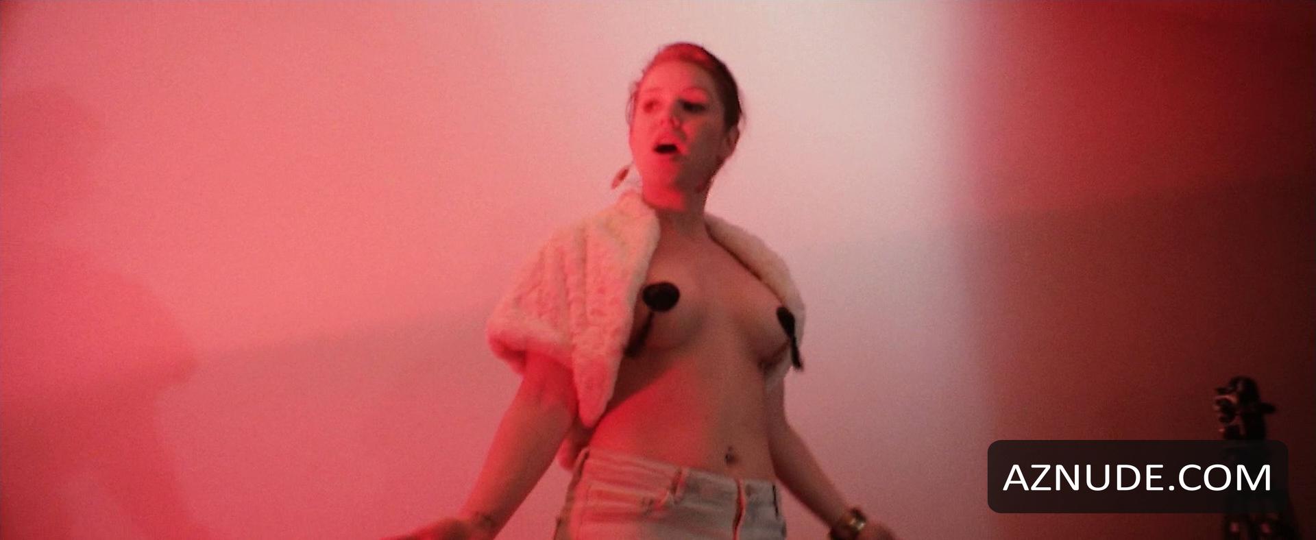 Laura Amelia in Ballet Of Blood, photo 4