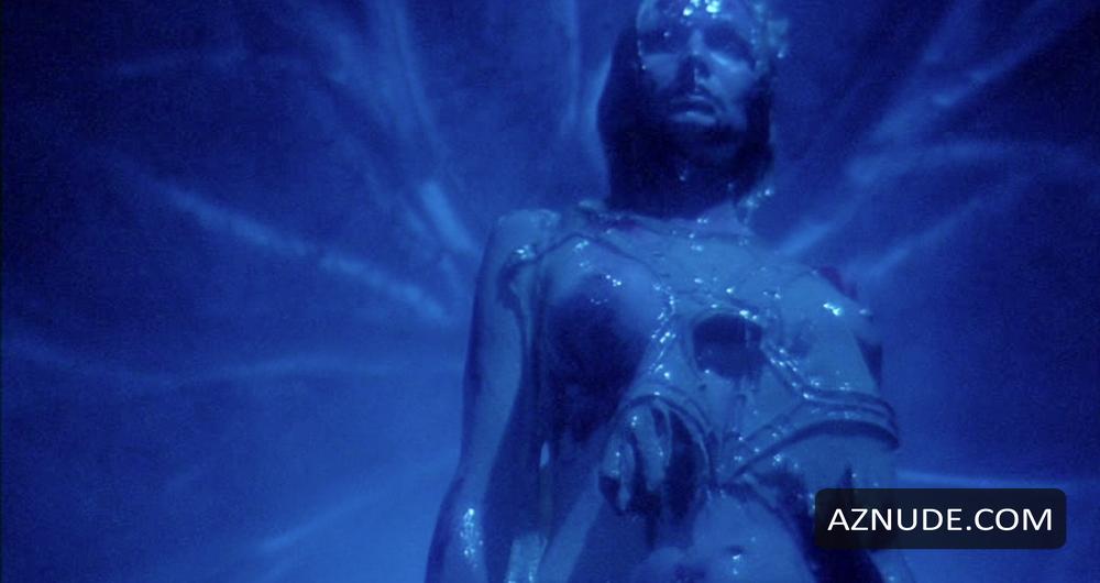 Taaffe O'Connell in Galaxy of Terror, photo 7
