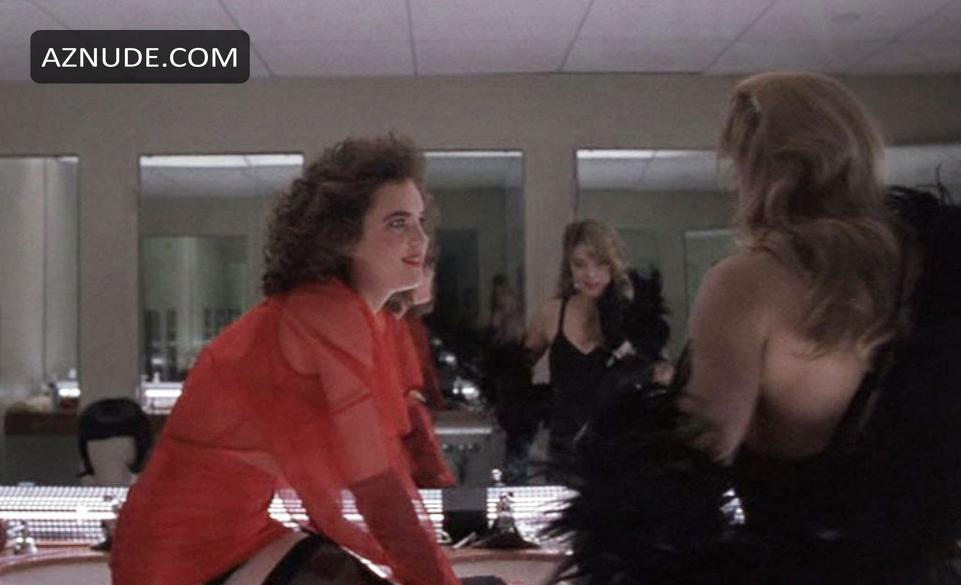 Elizabeth Mcgovern in The Handmaid's Tale, photo 2