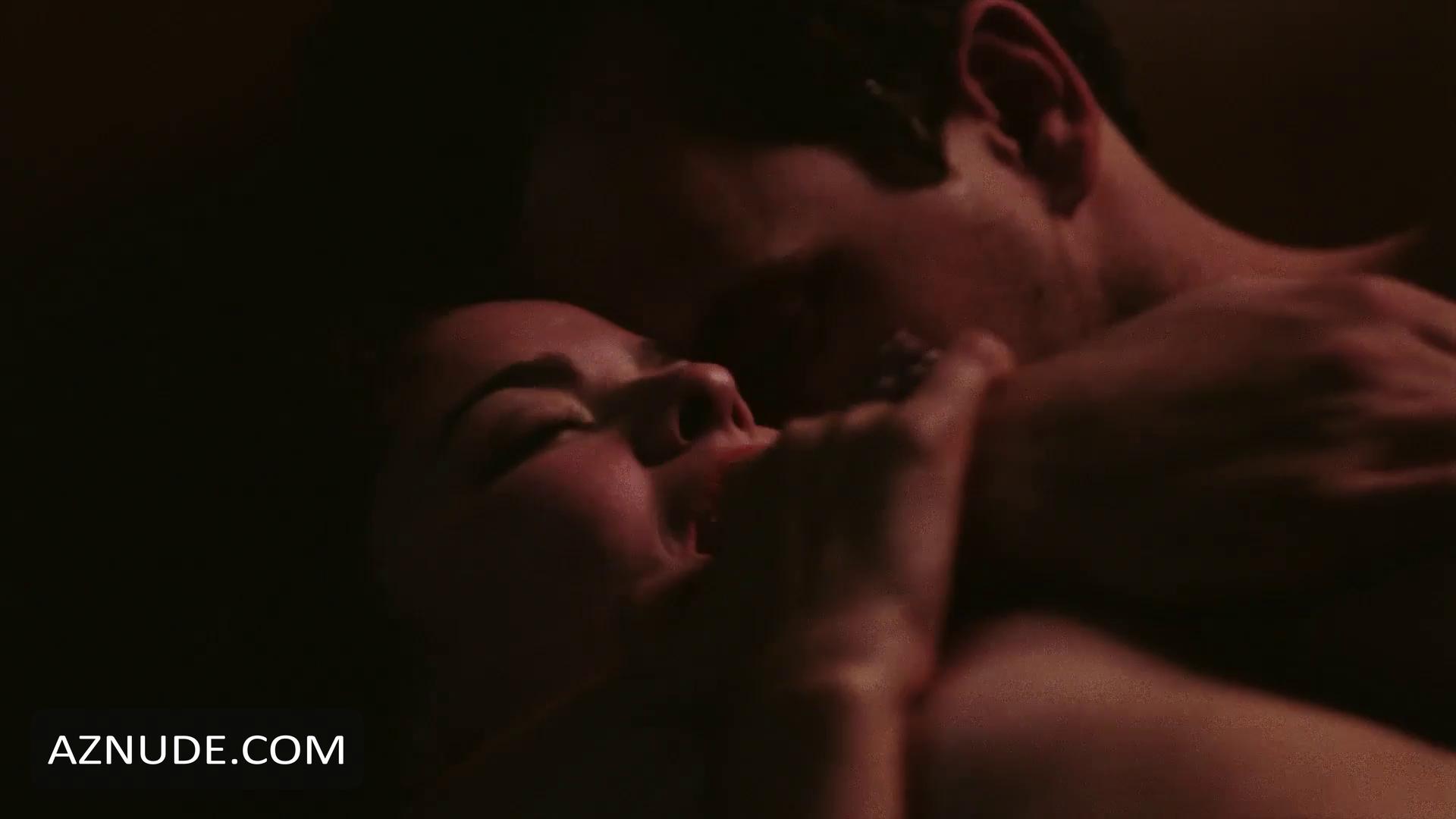 Michelle Moffett in Sins Of The Night, photo 4