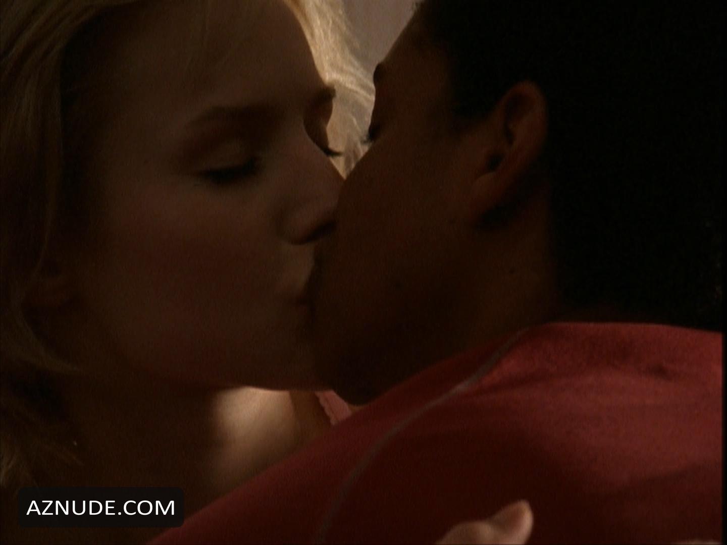 Kristen Bell in Gracie's Choice, photo 1
