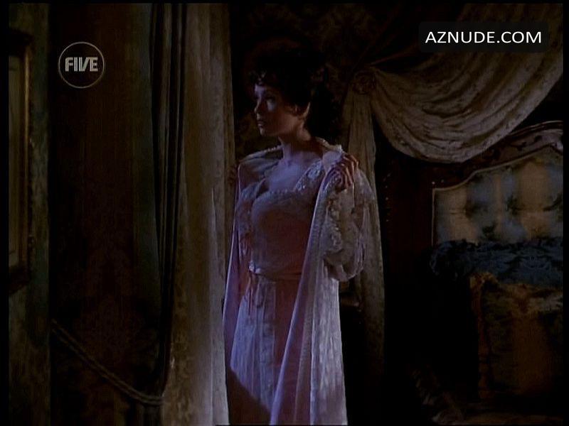 Lysette Anthony in Dracula: Dead And Loving It, photo 3