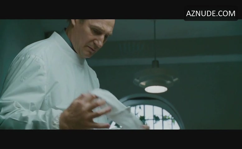 Christina Ricci in After.life, photo 5