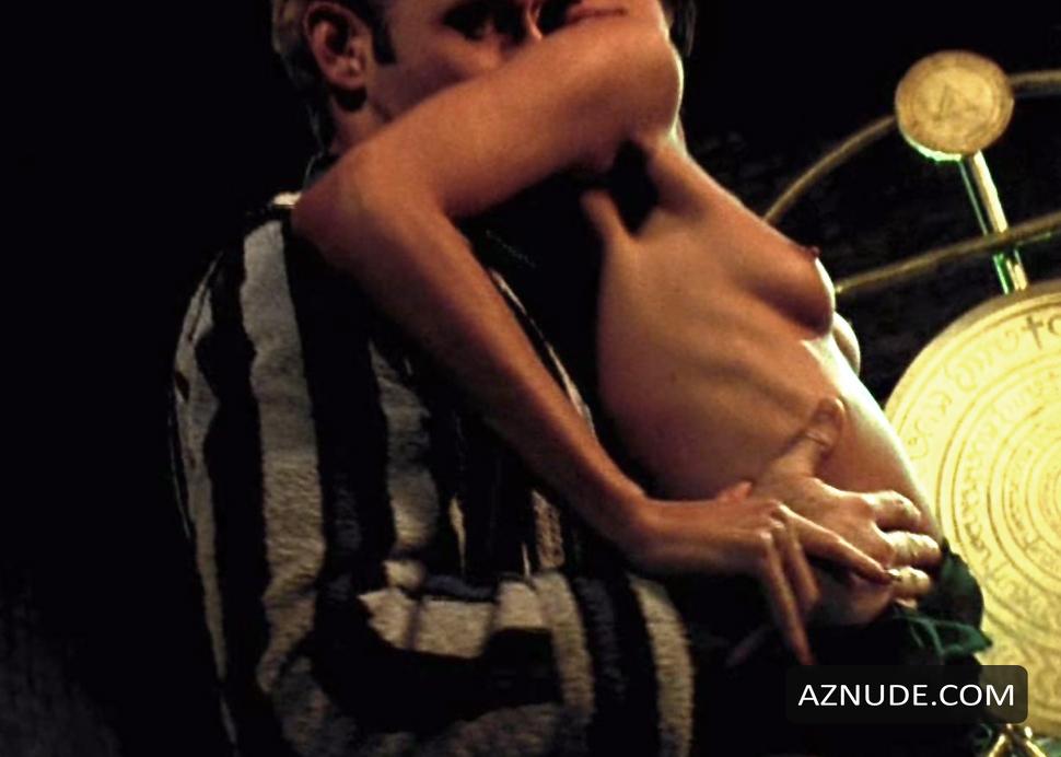 Polly Shannon in The Hunger, photo 14
