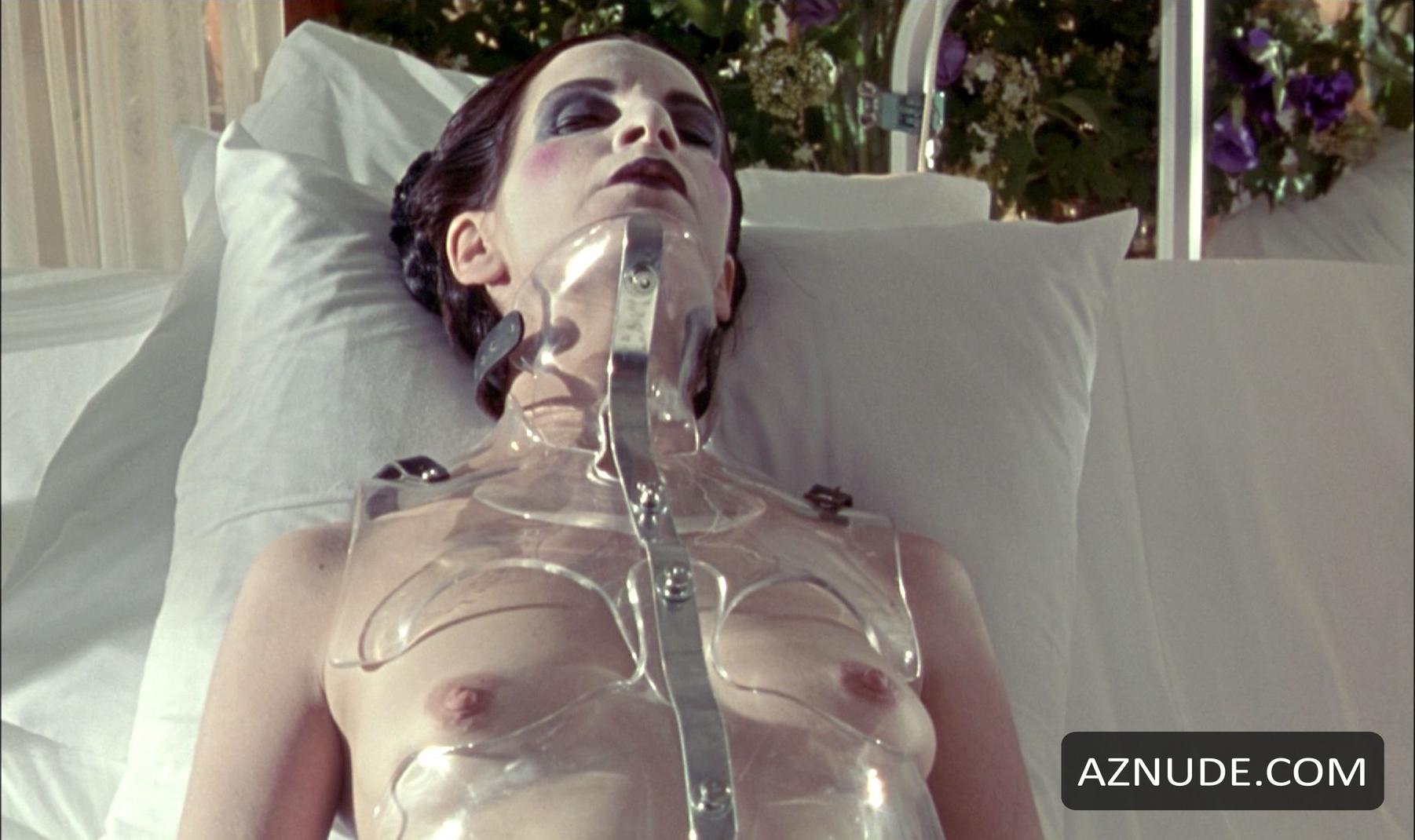 Amanda Plummer in 81/2 Women, photo 14