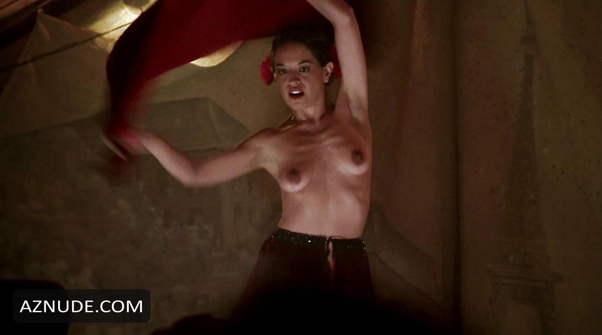 Valeria Hernandez in Carnivale, photo 8