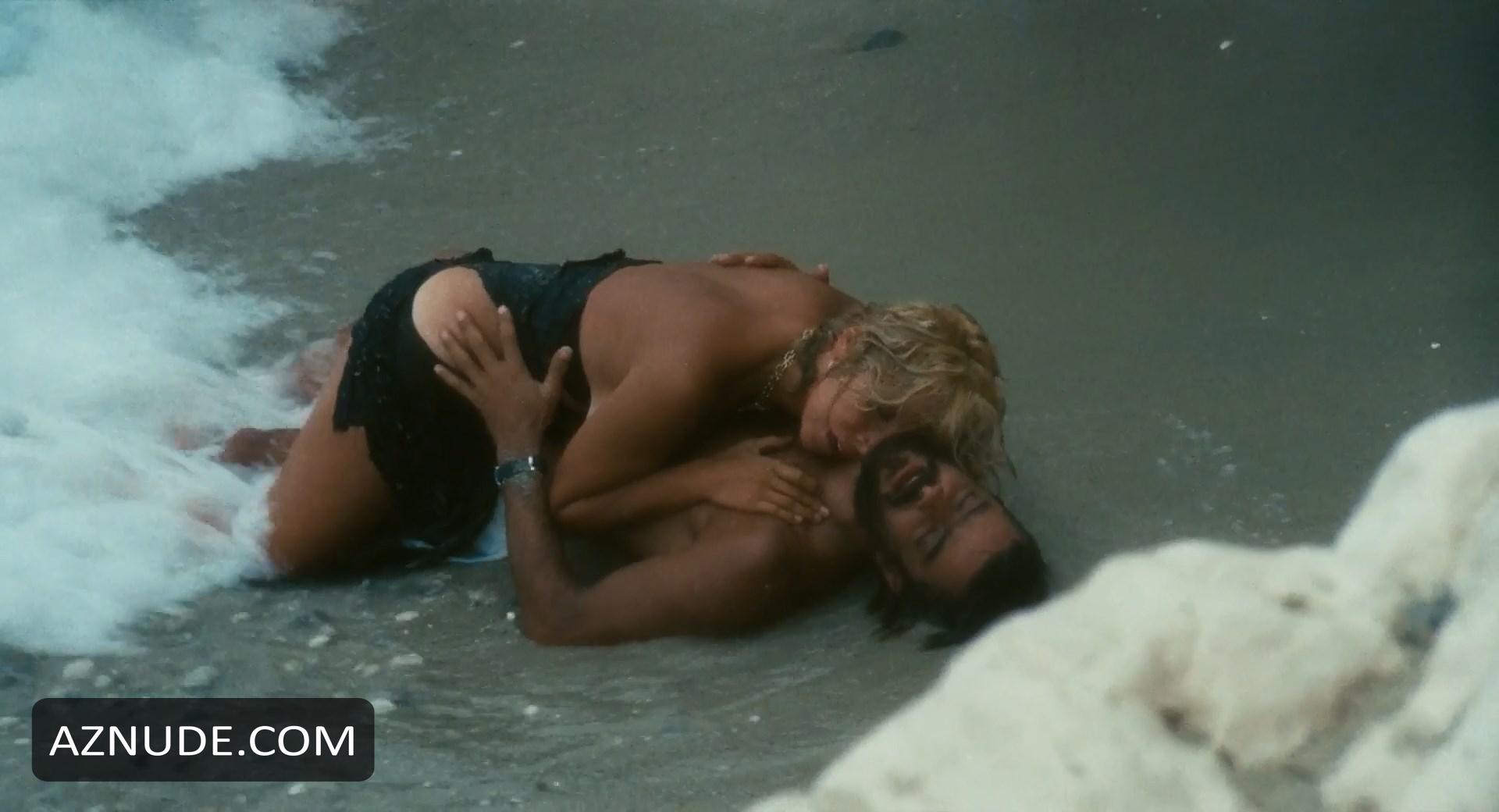 Mariangela Melato in Swept Away, photo 40