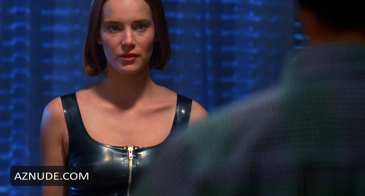Angela Featherstone in Dark Angel: The Ascent, photo 9