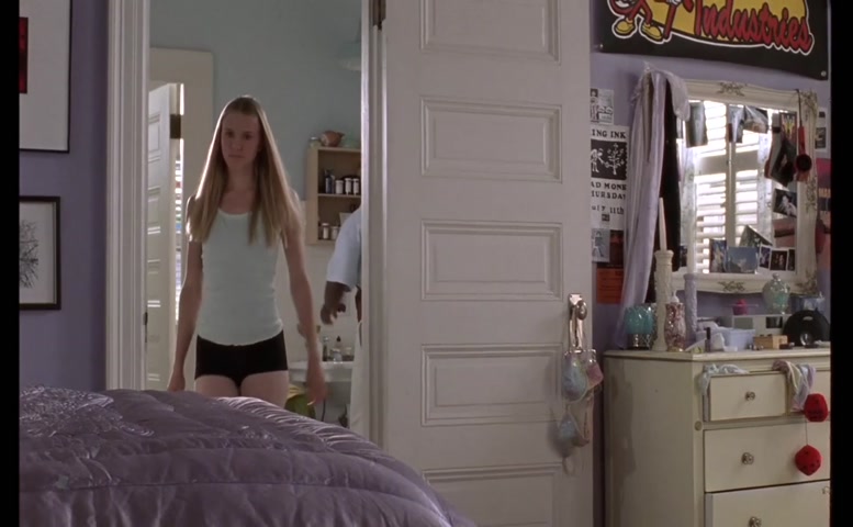 Dominique Swain in New Best Friend, photo 13