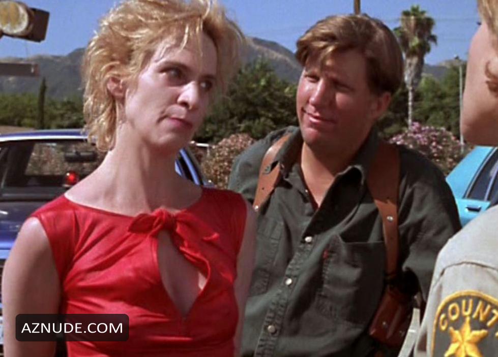 Amanda Plummer in Freeway, photo 6