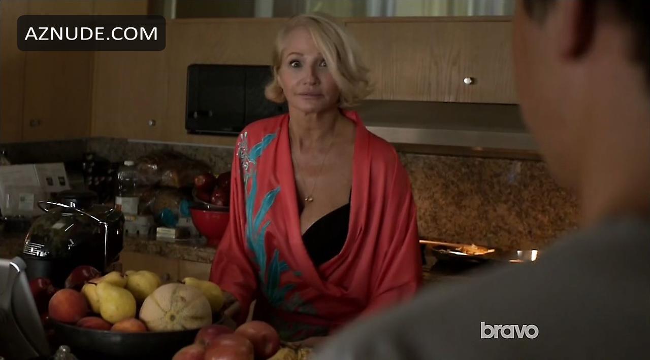 Ellen Barkin in Animal Kingdom (2016-), photo 5