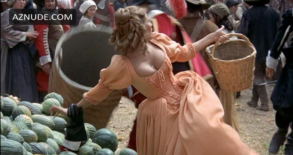 Raquel Welch in The Four Musketeers, photo 4