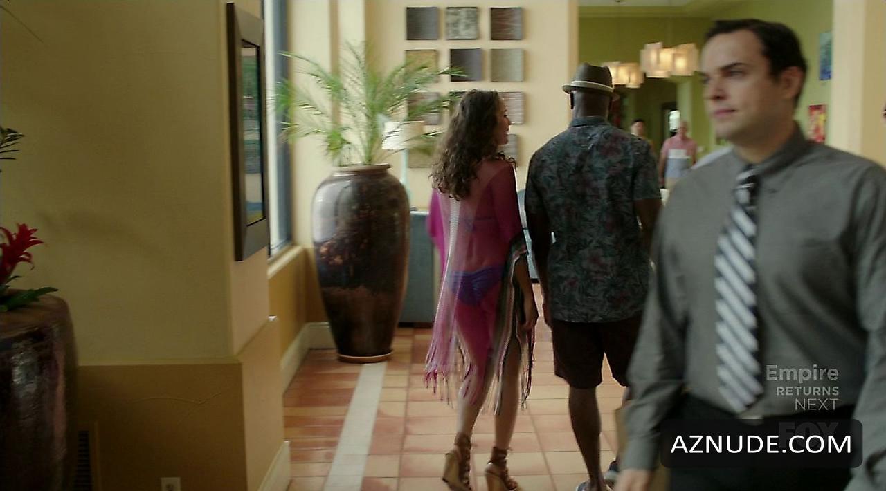 Jaina Lee Ortiz in Rosewood (2015-), photo 5