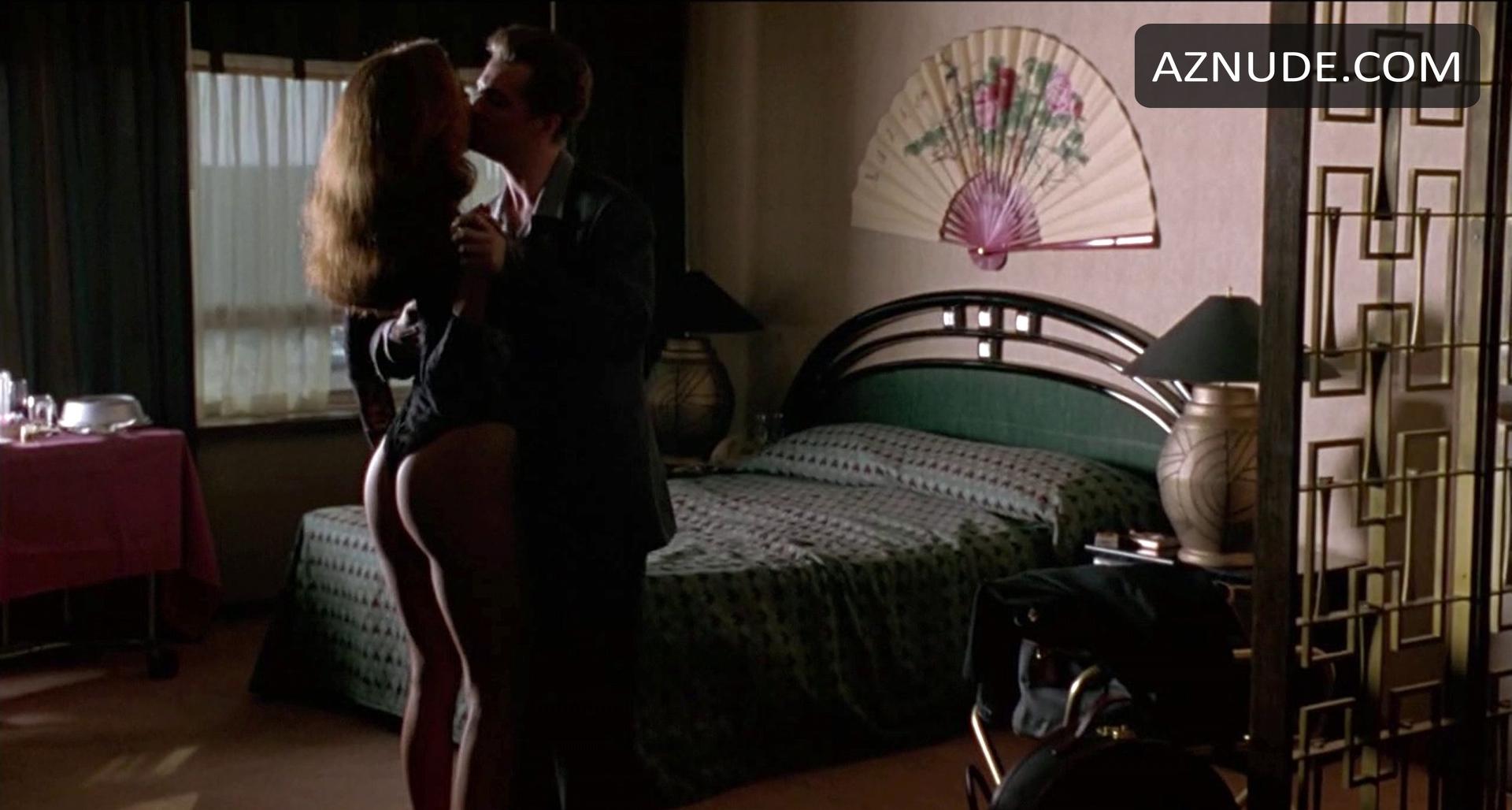 Lena Olin in Romeo Is Bleeding, photo 11